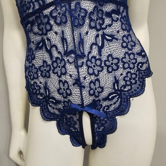 Floral Lace Scallop Crotchless Teddy - Picture 4 of 7